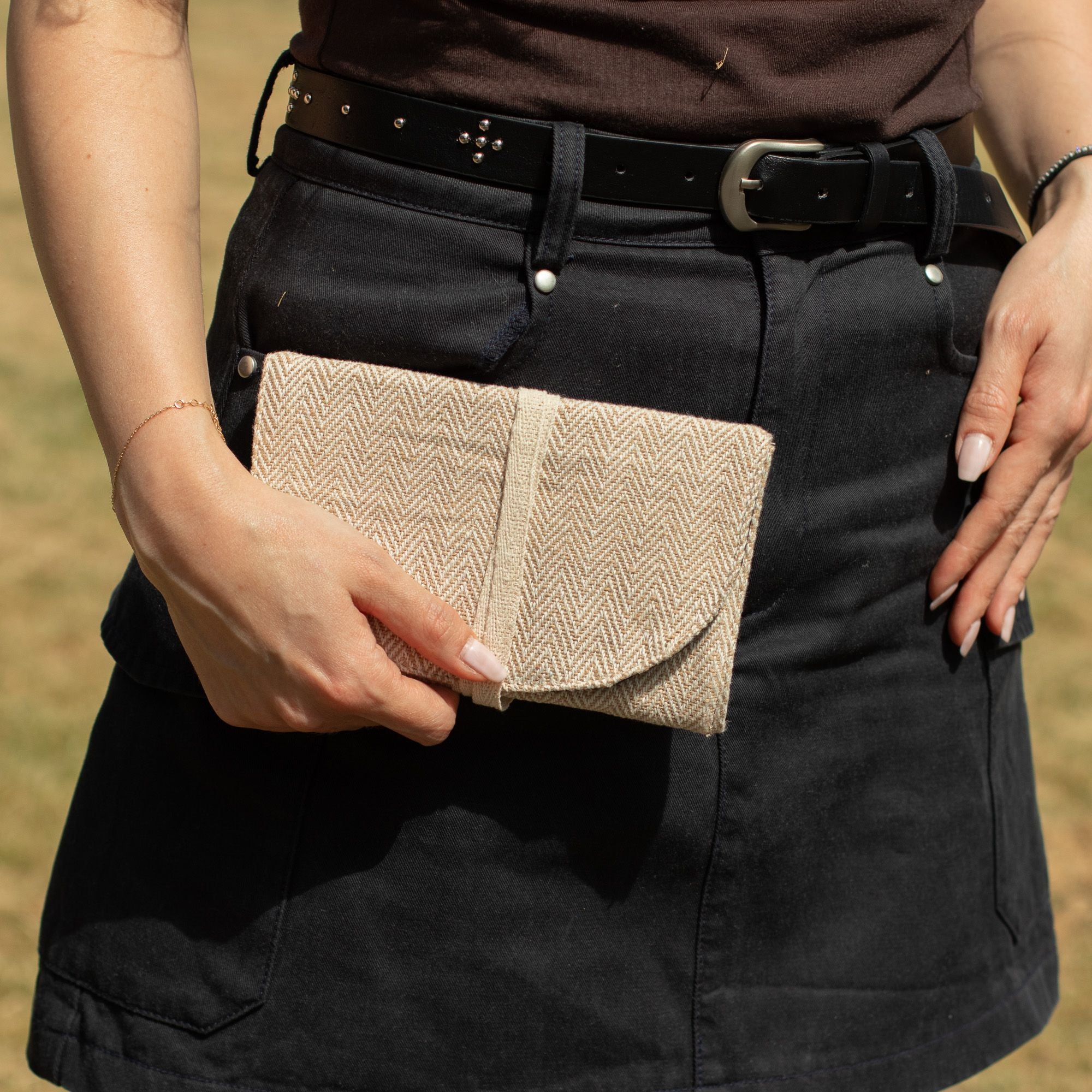 Pochette Enroulée Multi-Usage en Chanvre – Coloris Assortis | Artisanale Népal