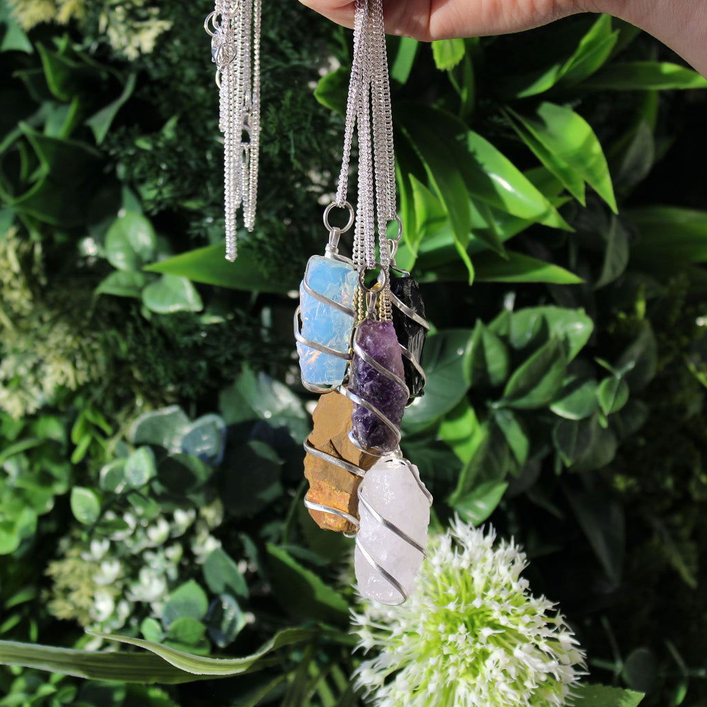 Collier cascade en améthyste brute enroulée