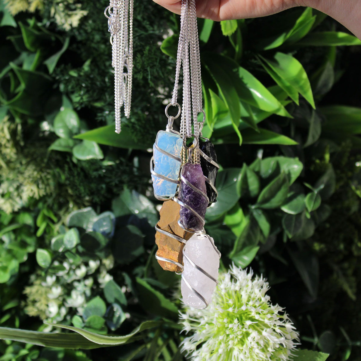 Collier cascade en améthyste brute enroulée