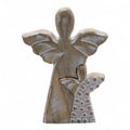 * Ange abritant un petit ange en bois de manguier – Finition blanchie