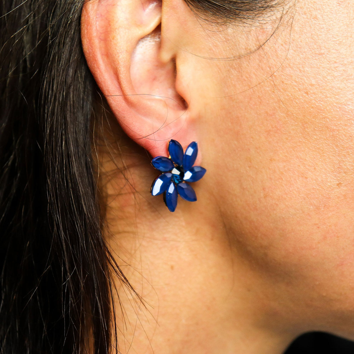 * Boucles d’oreilles fleurs en verre vintage – Bleu royal