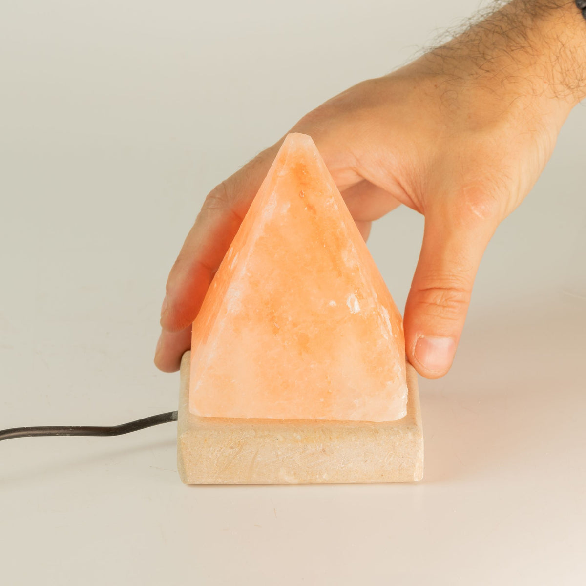 * Lampe en sel de l’Himalaya USB en forme de pyramide, 9 cm, lumière blanche