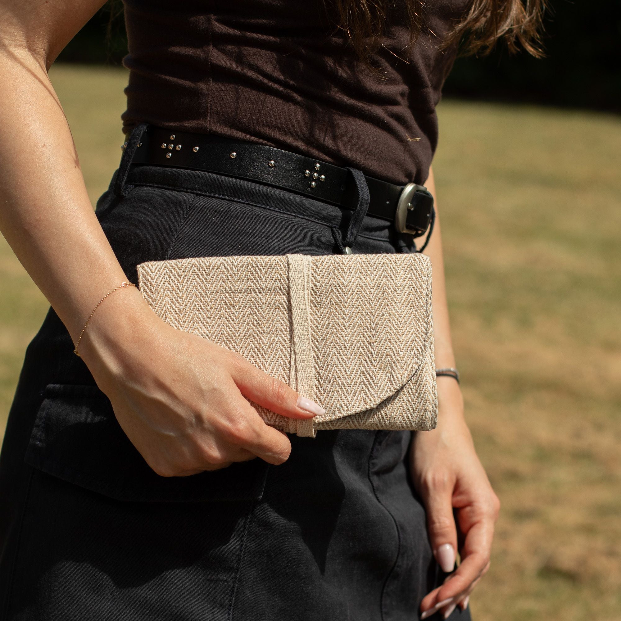 Pochette Enroulée Multi-Usage en Chanvre – Coloris Assortis | Artisanale Népal