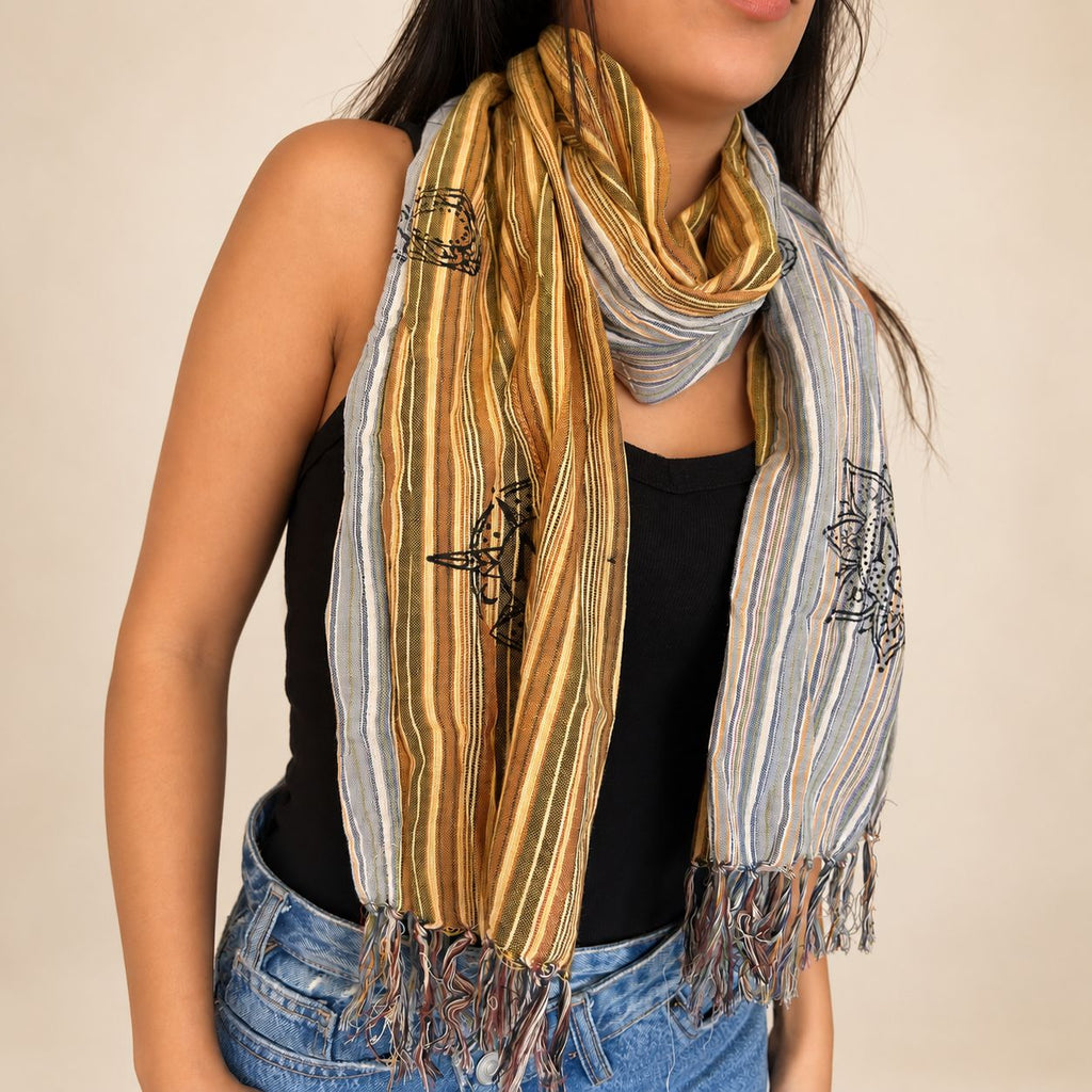 * Nomad Sari – Écharpe de bénédiction de voyage – 170 × 50 cm – Drapeaux de prière