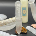 Couteau rituel en sélénite motif chakras