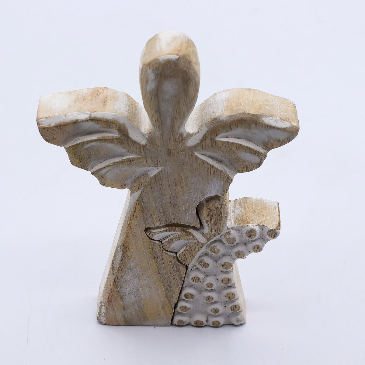 * Ange abritant un petit ange en bois de manguier – Finition blanchie