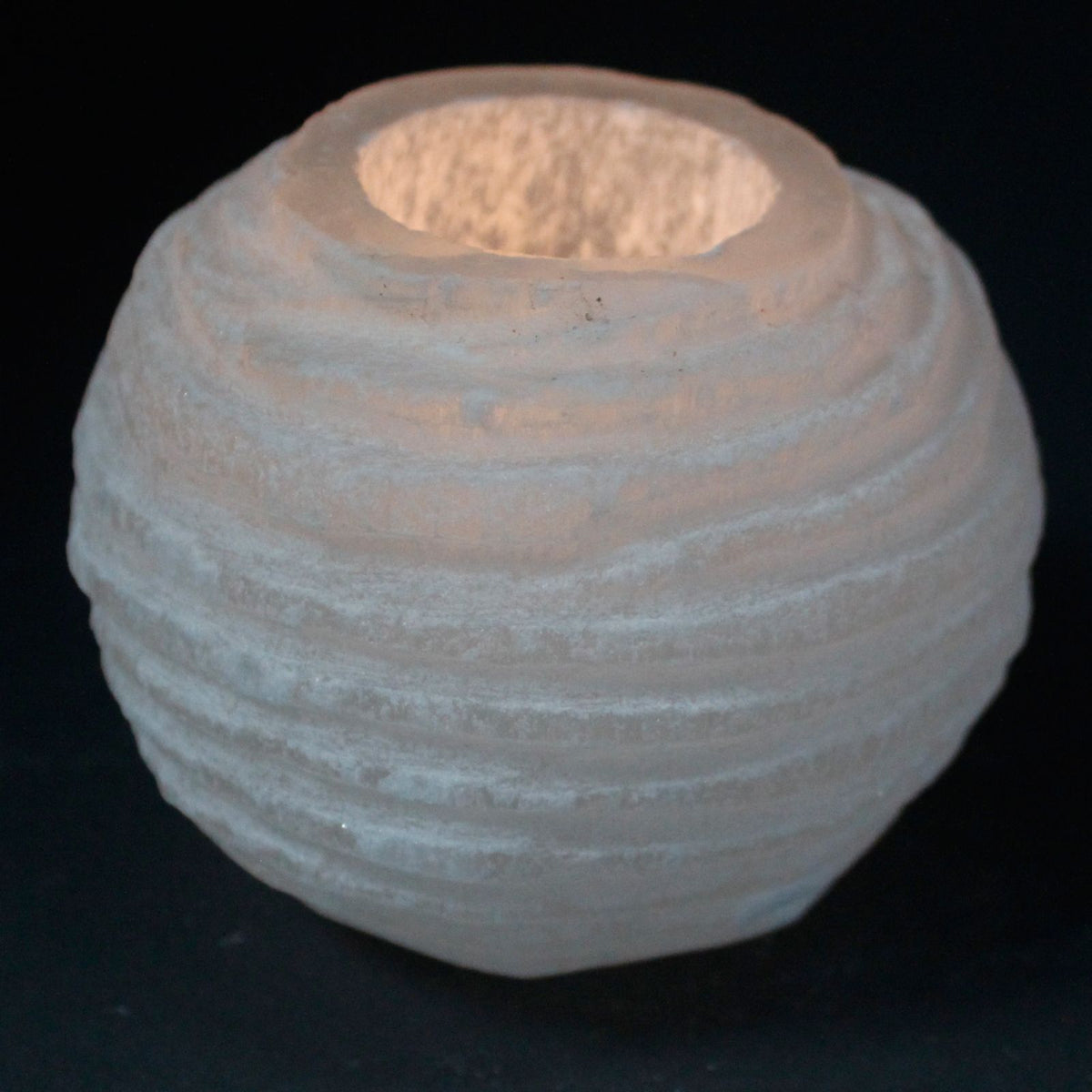 Photophore boule de neige en sélénite – 8 cm