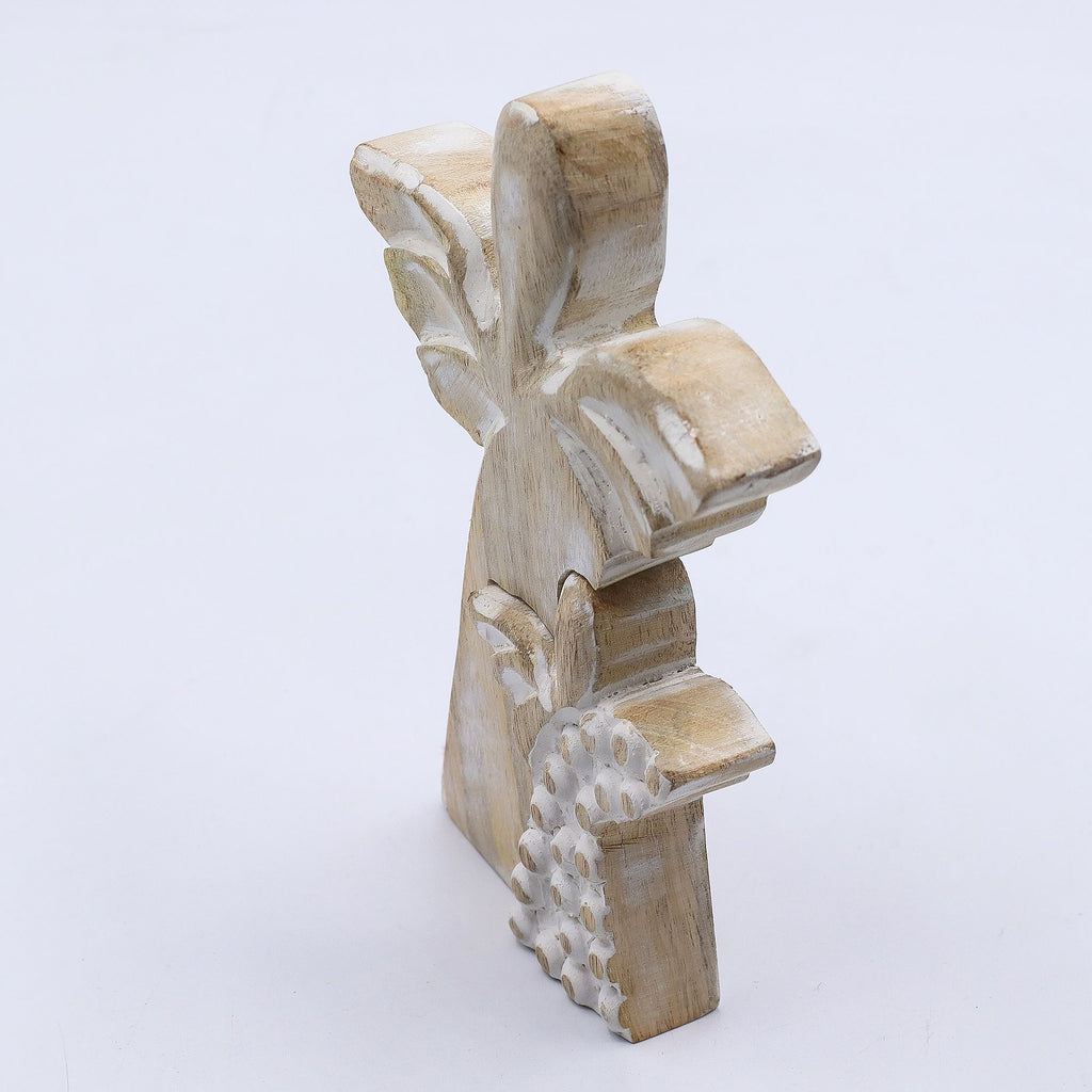 * Ange abritant un petit ange en bois de manguier – Finition blanchie