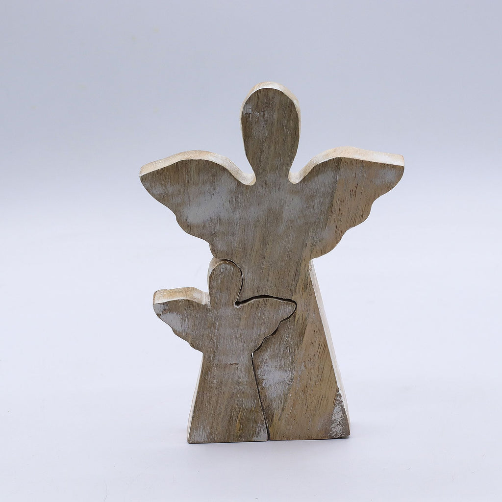 * Ange abritant un petit ange en bois de manguier – Finition blanchie