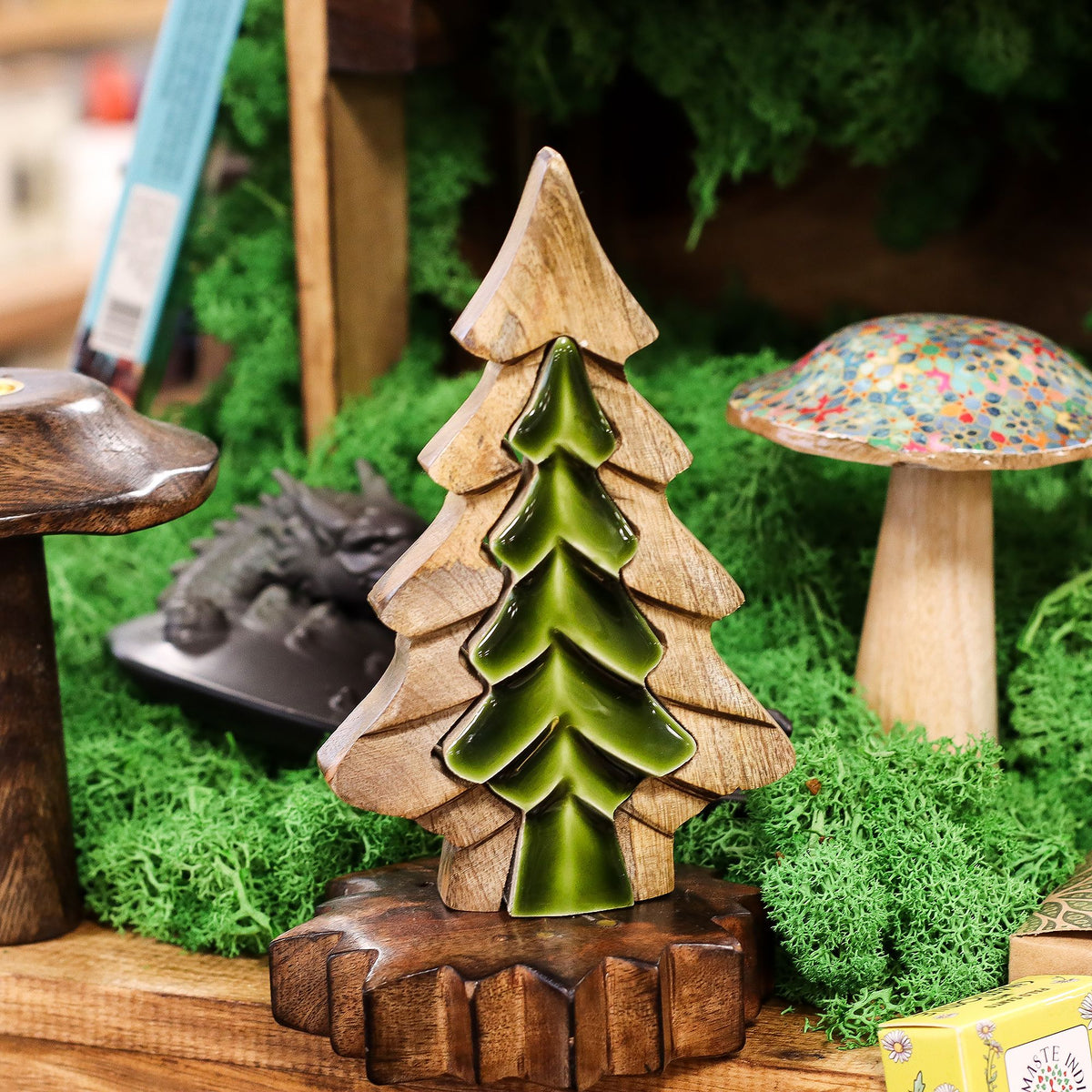 * Perdu dans la forêt – Petite décoration en bois sapin dans un sapin – 15 × 10 cm