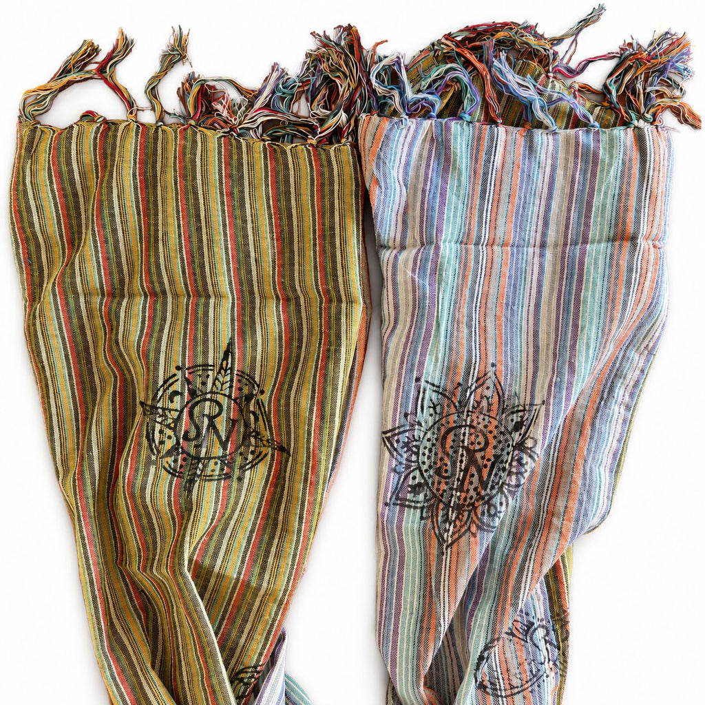 * Nomad Sari – Écharpe de bénédiction de voyage – 170 × 50 cm – Rencontre du ciel et de la terre