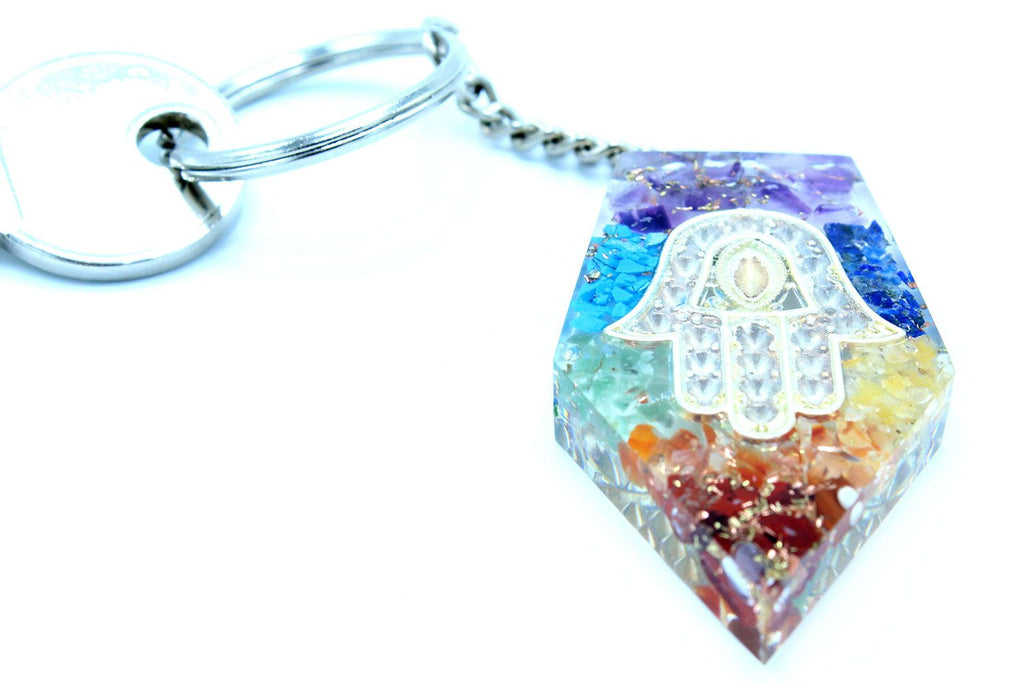 * Porte-clés en orgonite – Main de Fatma et pierres des chakras