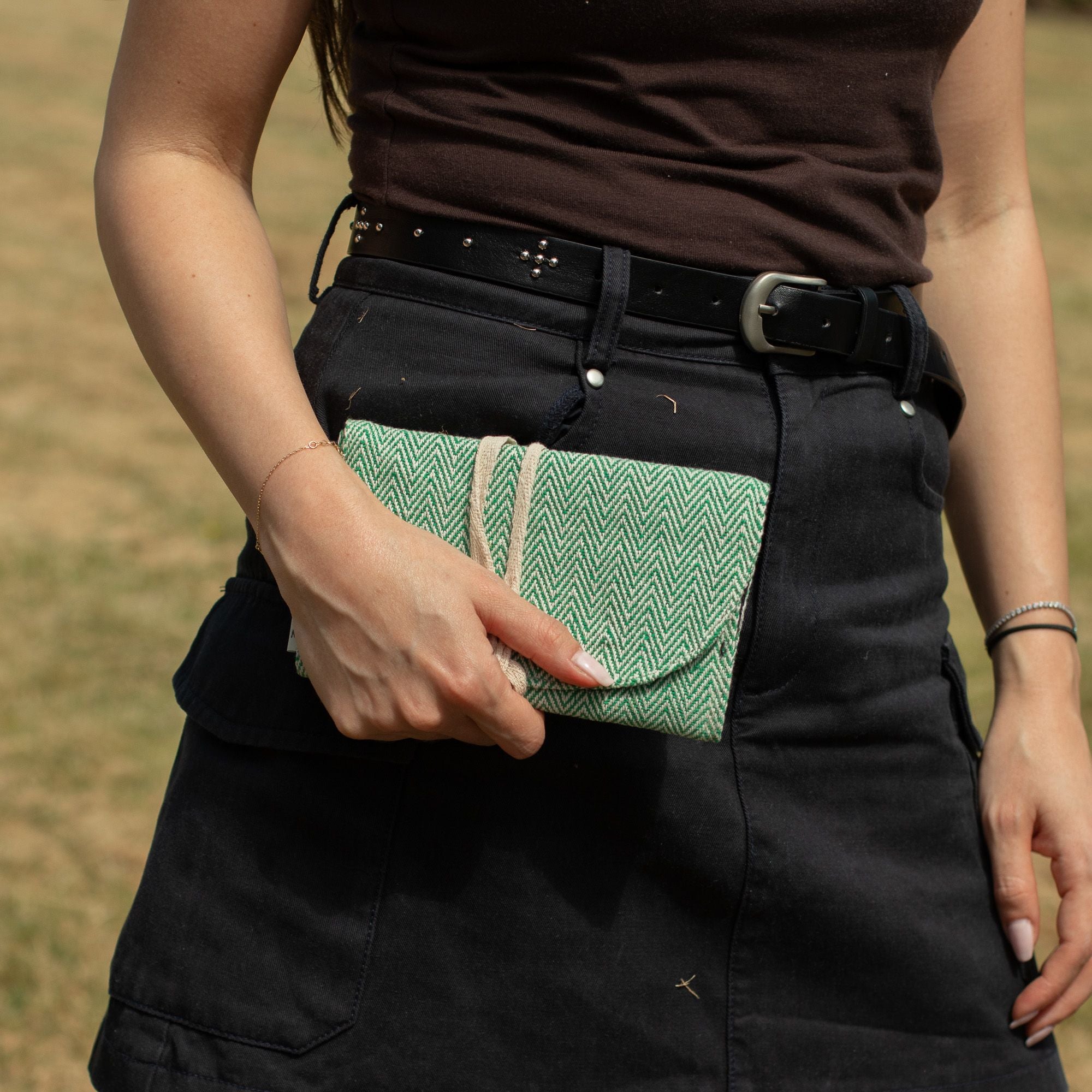 Pochette Enroulée Multi-Usage en Chanvre – Coloris Assortis | Artisanale Népal