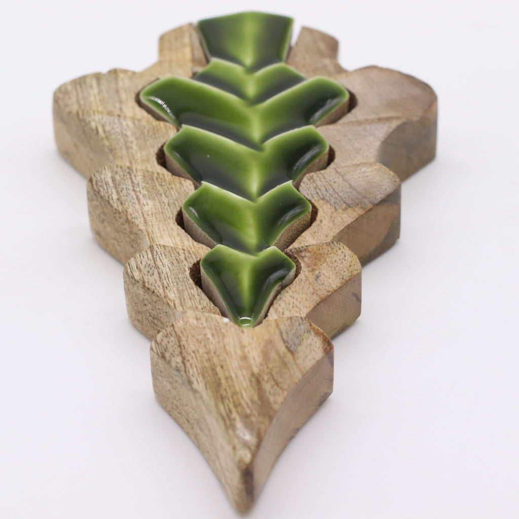 * Perdu dans la forêt – Petite décoration en bois sapin dans un sapin – 15 × 10 cm