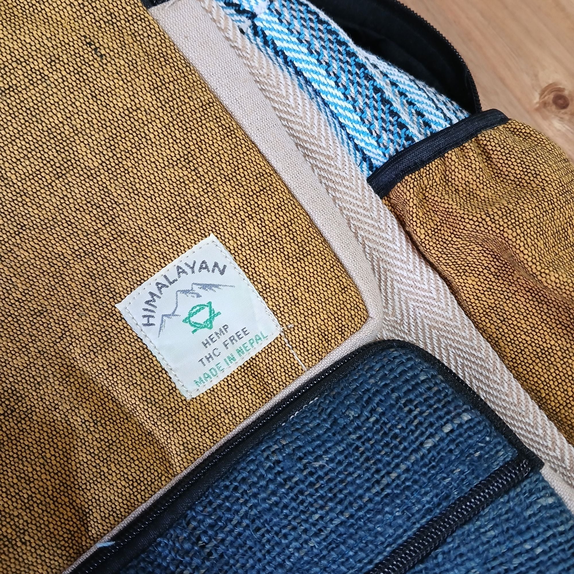 Grand Sac à Dos Structuré en Chanvre – Bleu Canard & Curcuma | Artisanal Népal