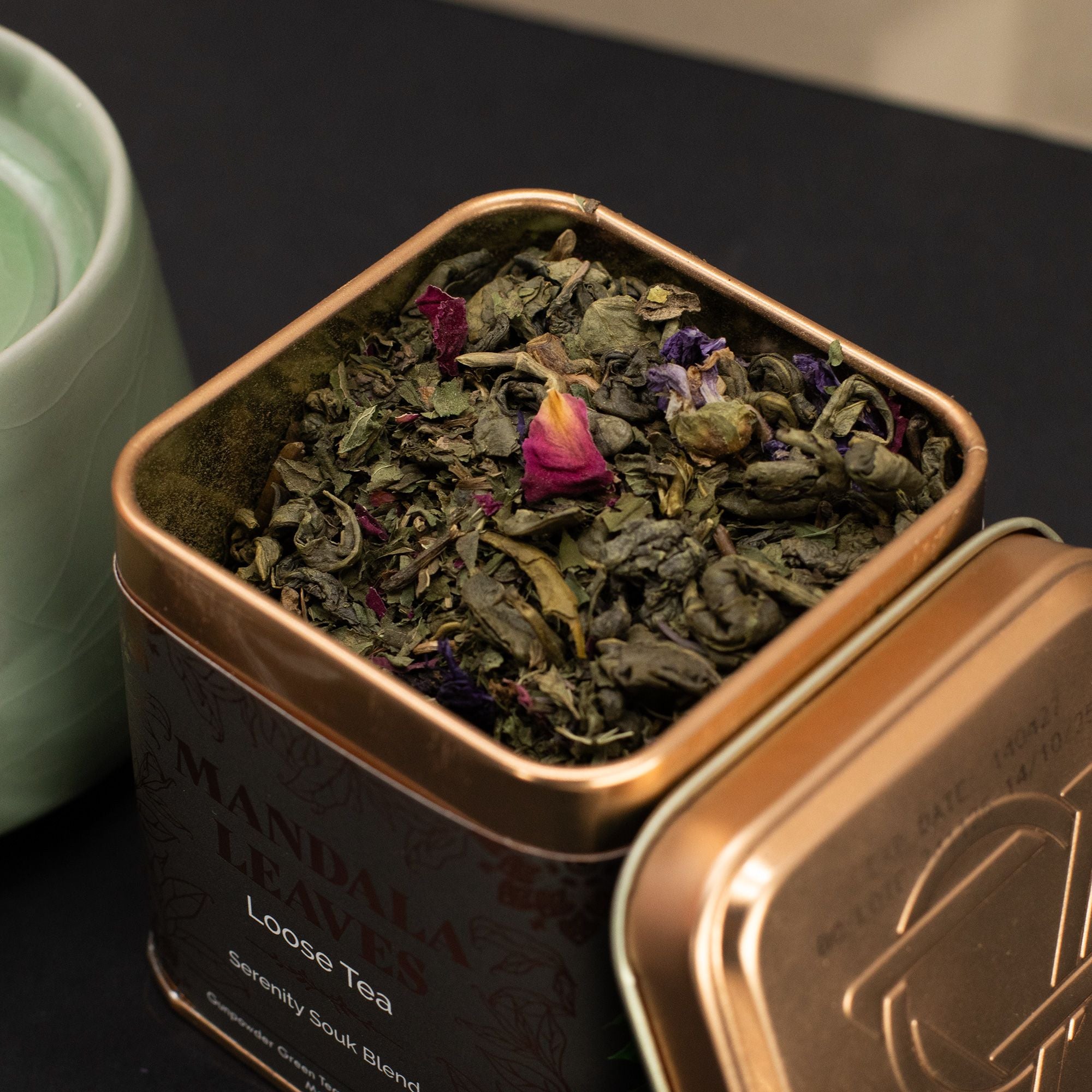 Thé Sérénité Souk 50g – Thé Vert Gunpowder Menthe Rose Mauve | Boîte Métallique