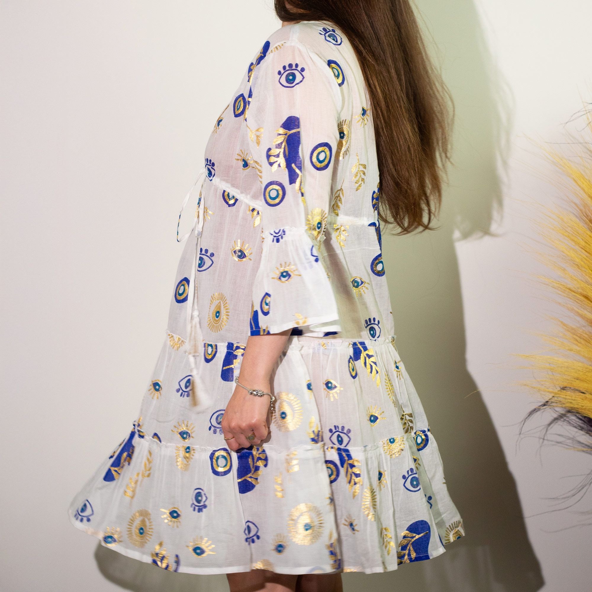 Robe Femme Œil Mauvais Œil Blanc, Bleu & Or – Collection Nomad Sari Méditerranée (L/XL)