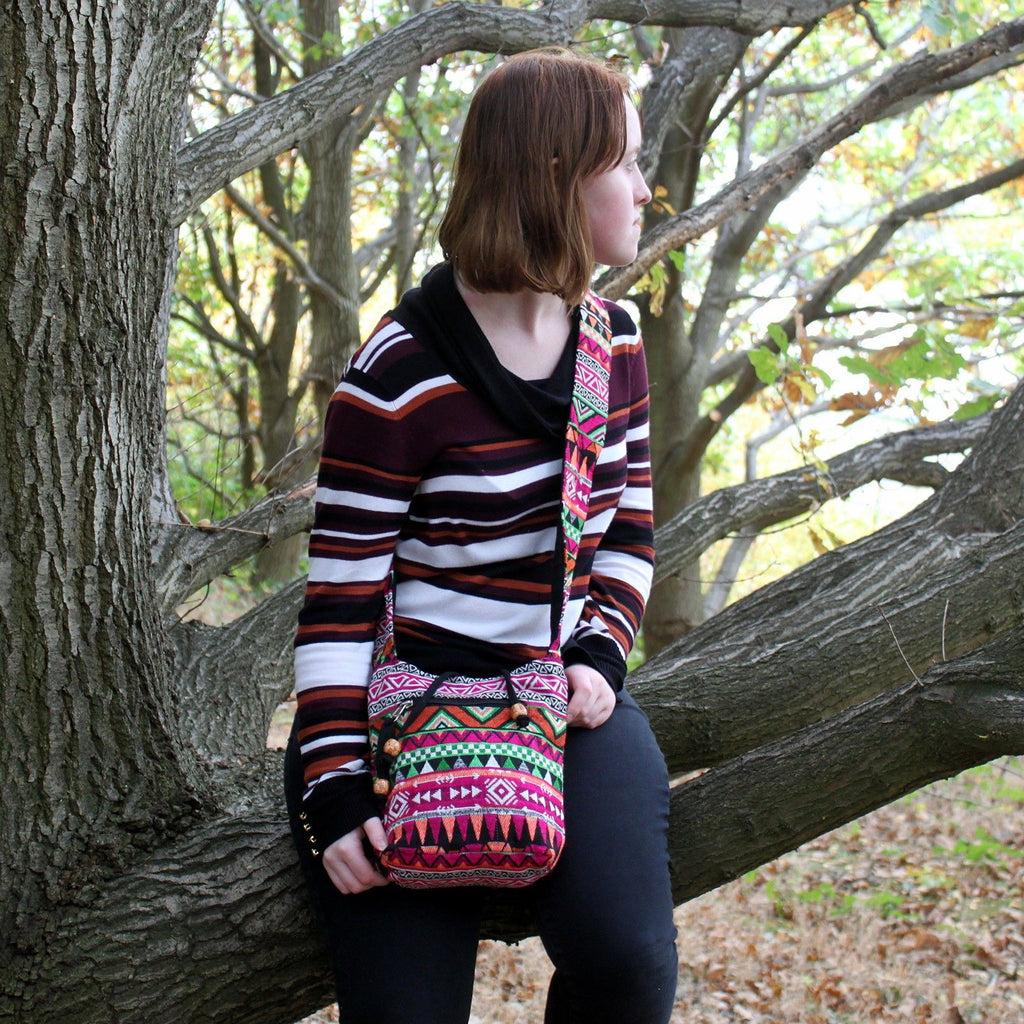 Sac Sling Jacquard Ethnique – Coloris Rose | Style Népalais | Artisanal