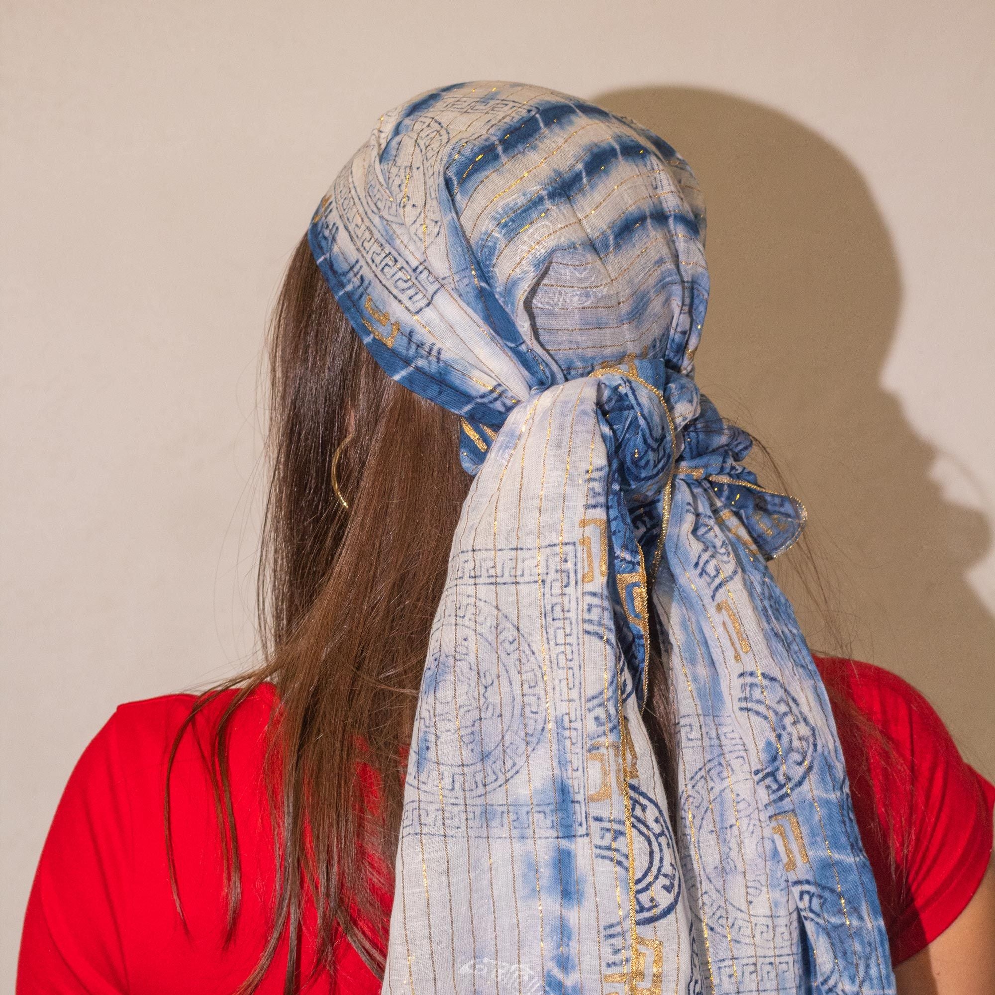 Foulard Femme Bleu & Or Imprimé Marbella avec Franges – Collection Nomad Sari Summer (180x50cm)