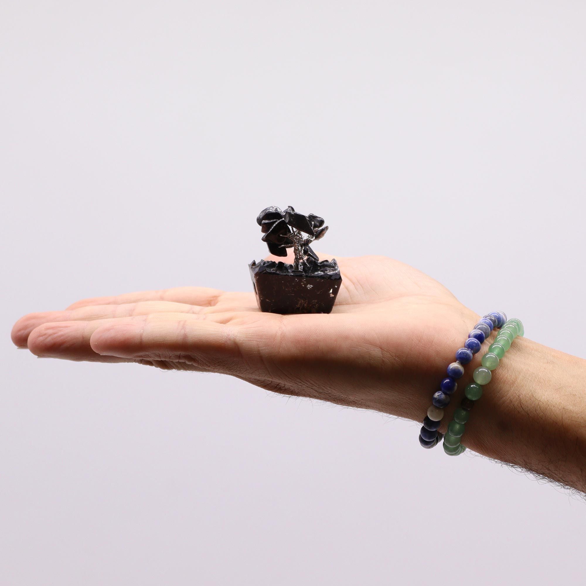 Mini Arbres en Pierres Précieuses sur Base d'Orgonite – Agate Noire (15 pierres)
