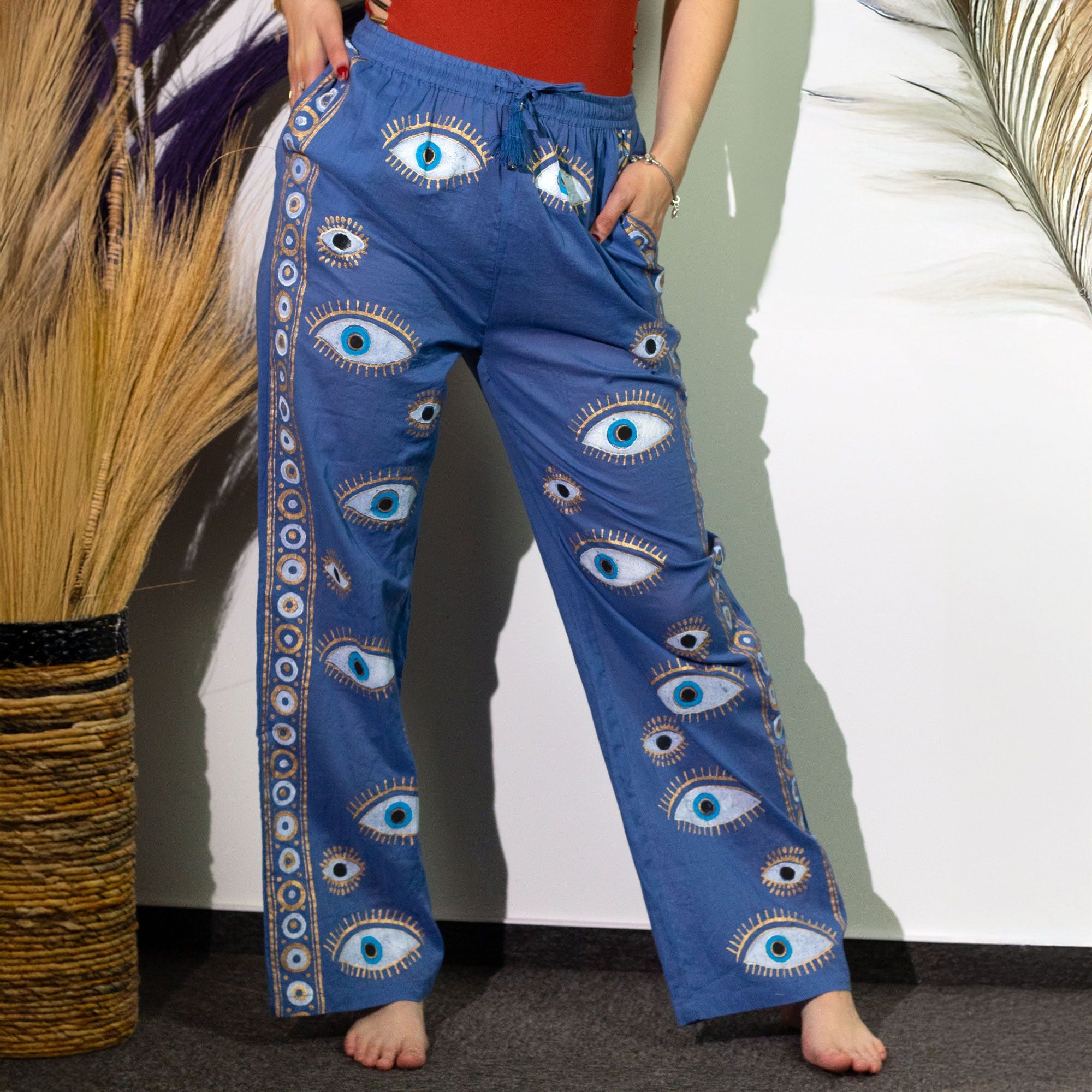 Pantalon Lounge Femme Bleu Roi & Œil Mauvais Œil Doré Peint à la Main – Collection Nomad Sari Méditerranée (L/XL)