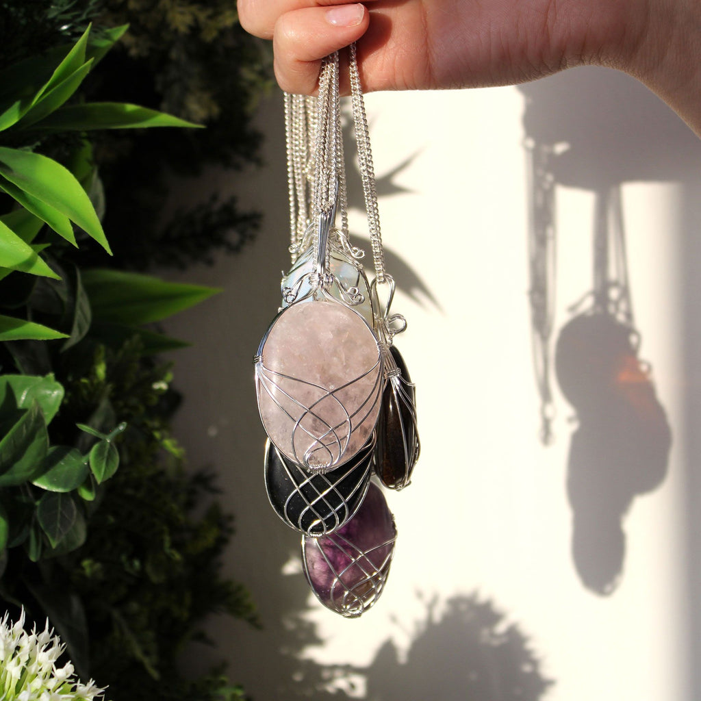 Collier en quartz rose avec enroulement en spirale