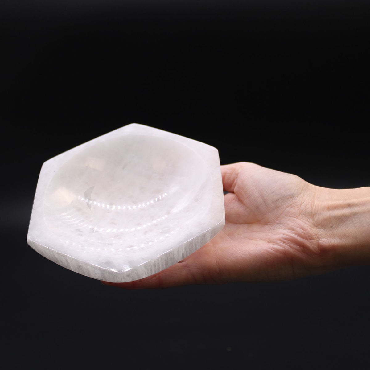 Coupelle hexagonale en sélénite – 15 cm