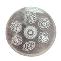 Petite plaque de rechargement en sélénite motif chakras, 8 cm