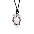 Pendentif goutte en cristal de roche avec cordon noué