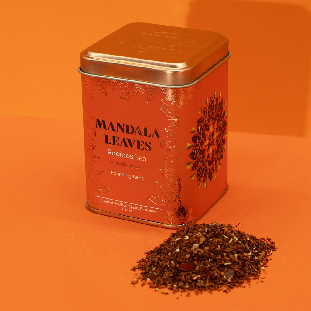 Thé Quatre Royaumes 50g – Infusion Rooibos Pomme Cannelle Noix de Coco | Boîte Métallique