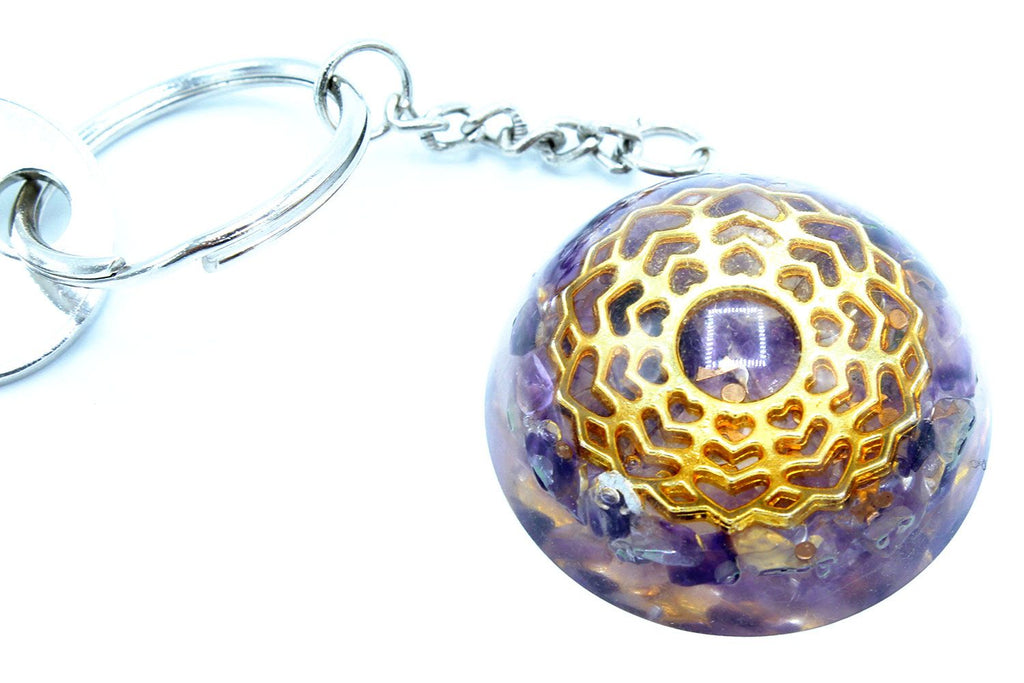 * Porte-clés en orgonite – Améthyste, mandala et cœurs