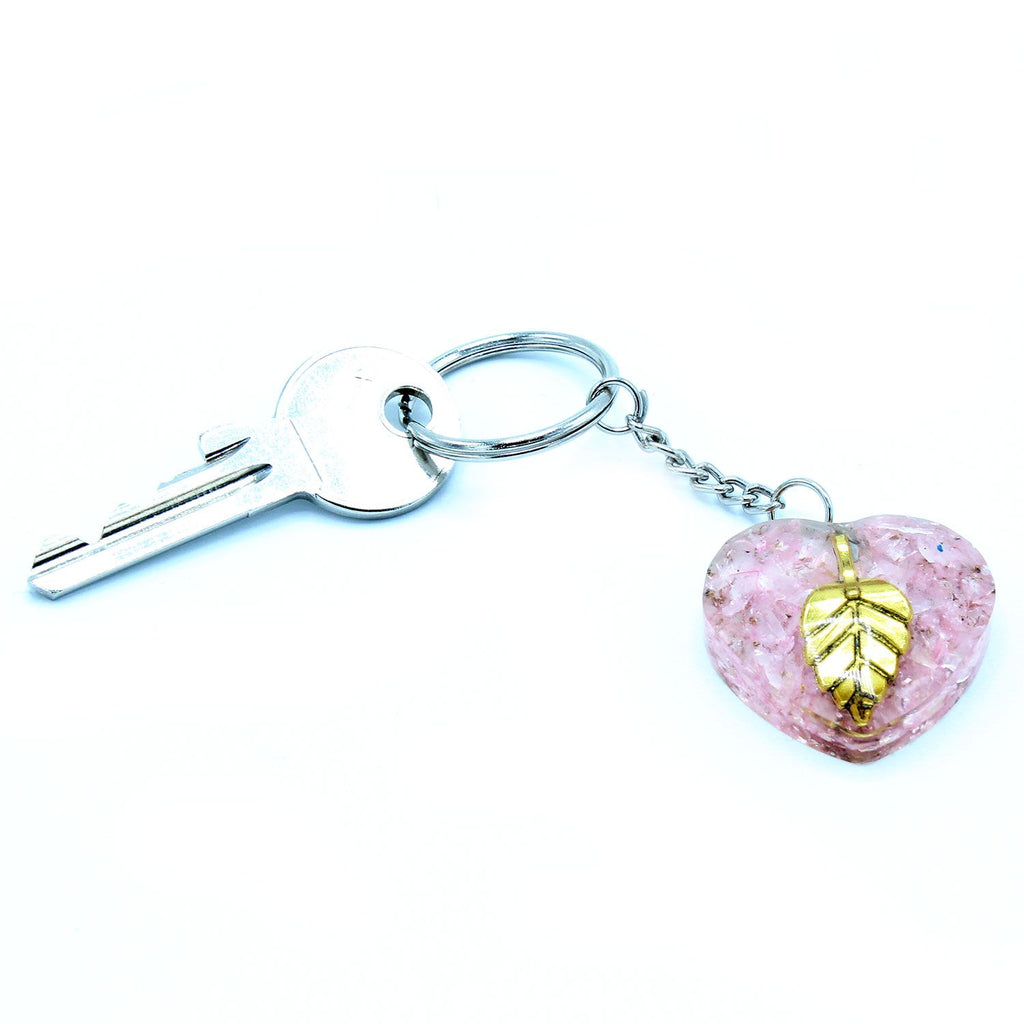 * Porte-clés en orgonite – Quartz rose, cœurs et feuille dorée