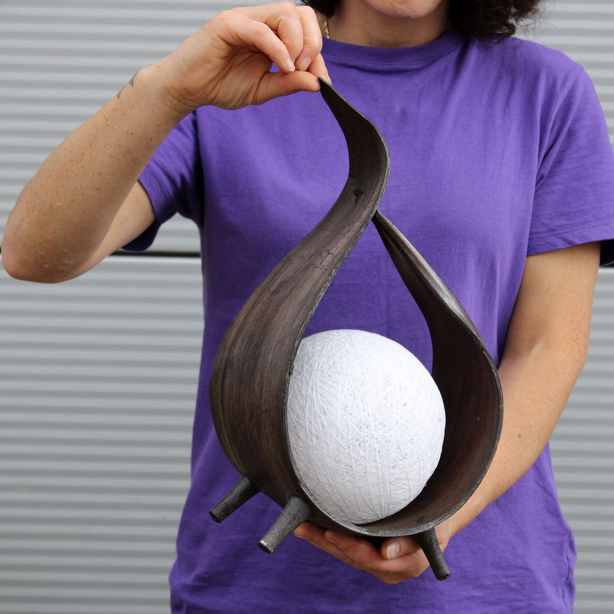 * Lampe naturelle en feuille de cocotier, torsade enveloppante chocolat