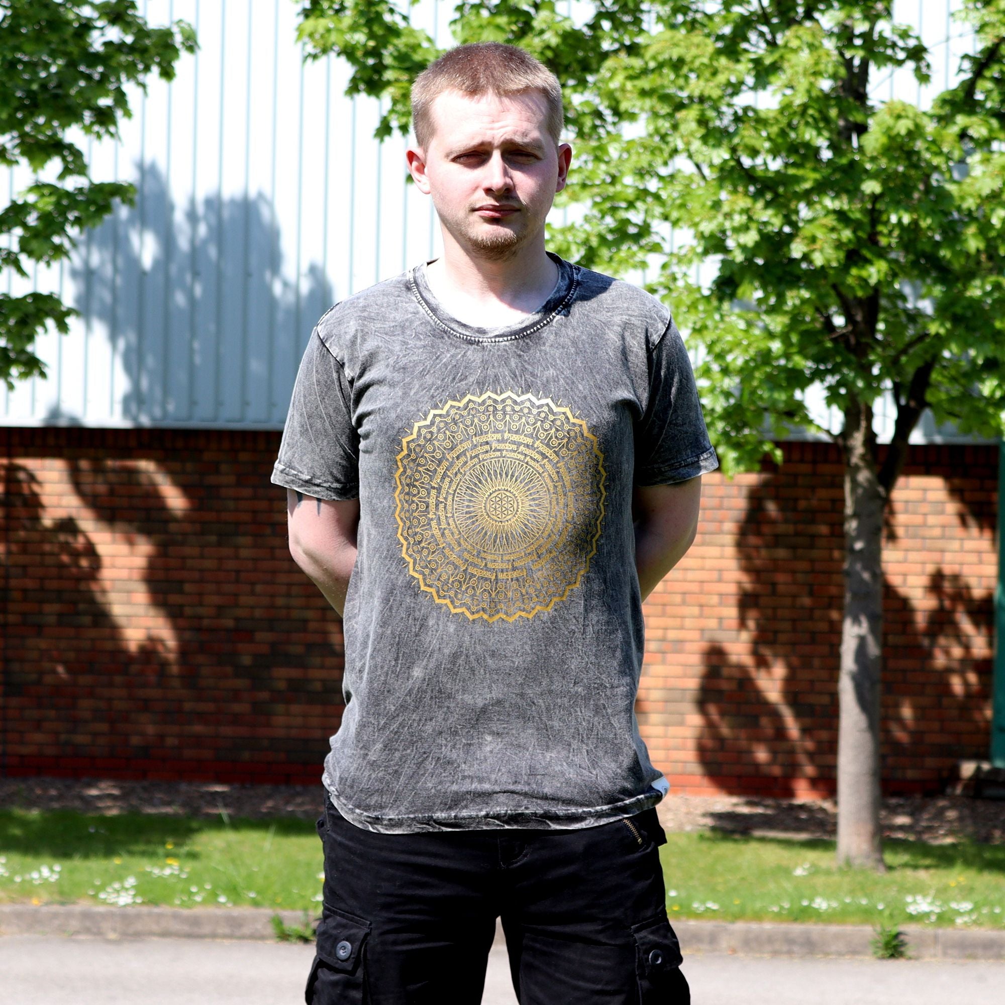 * T-Shirt en Coton Délavé Nomad Sari – Mandala – Gris Foncé – L