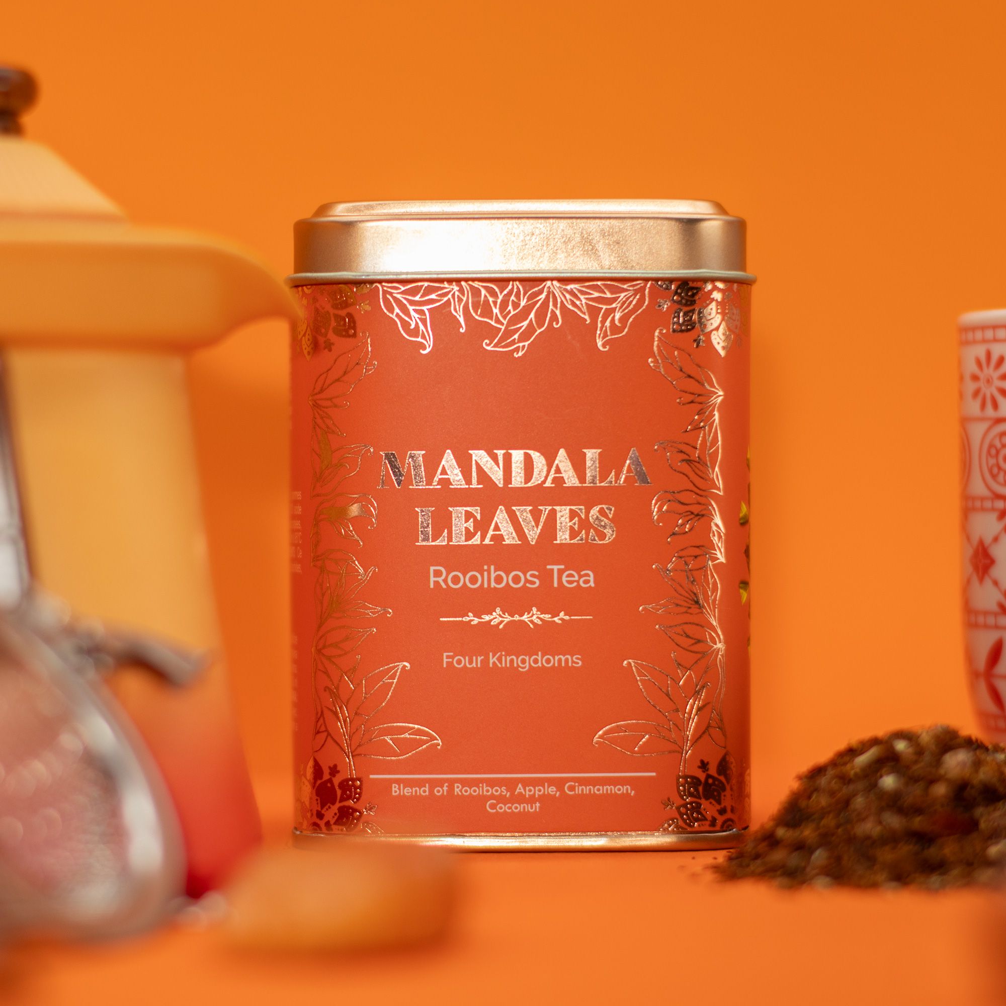 Quatre Royaumes 50g – Infusion Rooibos Pomme Cannelle Noix de Coco | Boîte Métallique