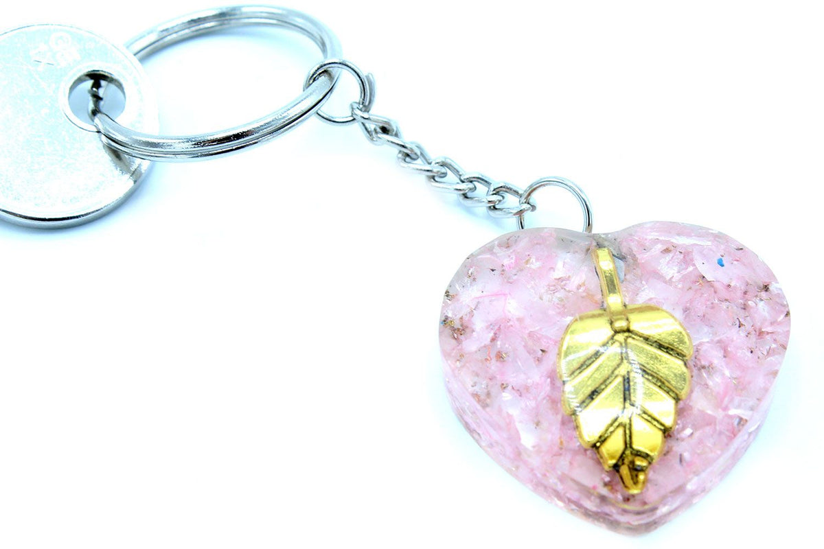 * Porte-clés en orgonite – Quartz rose, cœurs et feuille dorée