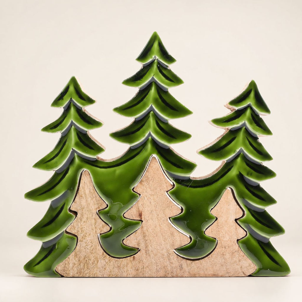 * Perdu dans la forêt – Décoration en bois 3D à trois sapins – 20 × 23 cm
