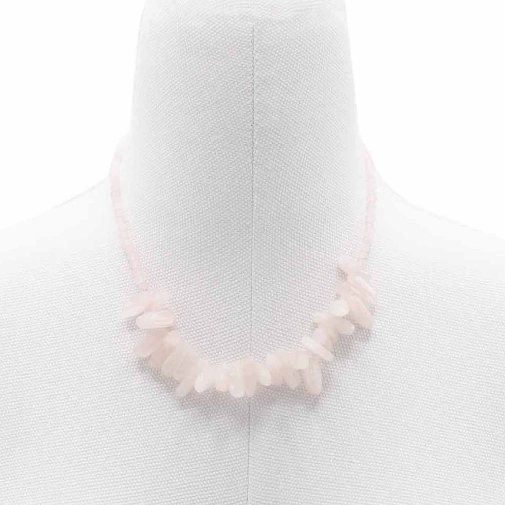 Collier en quartz rose avec pierre allongée et perles rondes