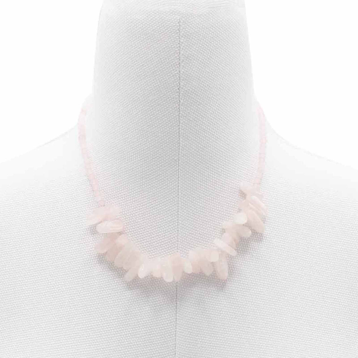 Collier en quartz rose avec pierre allongée et perles rondes