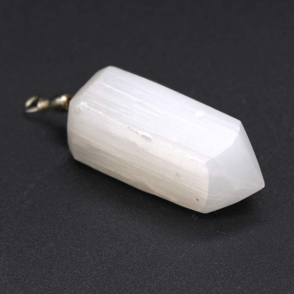 Pendentif Obélisque en sélénite