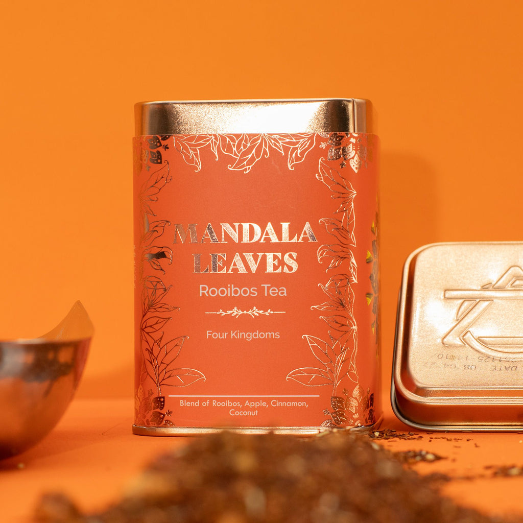 Thé Quatre Royaumes 50g – Infusion Rooibos Pomme Cannelle Noix de Coco | Boîte Métallique