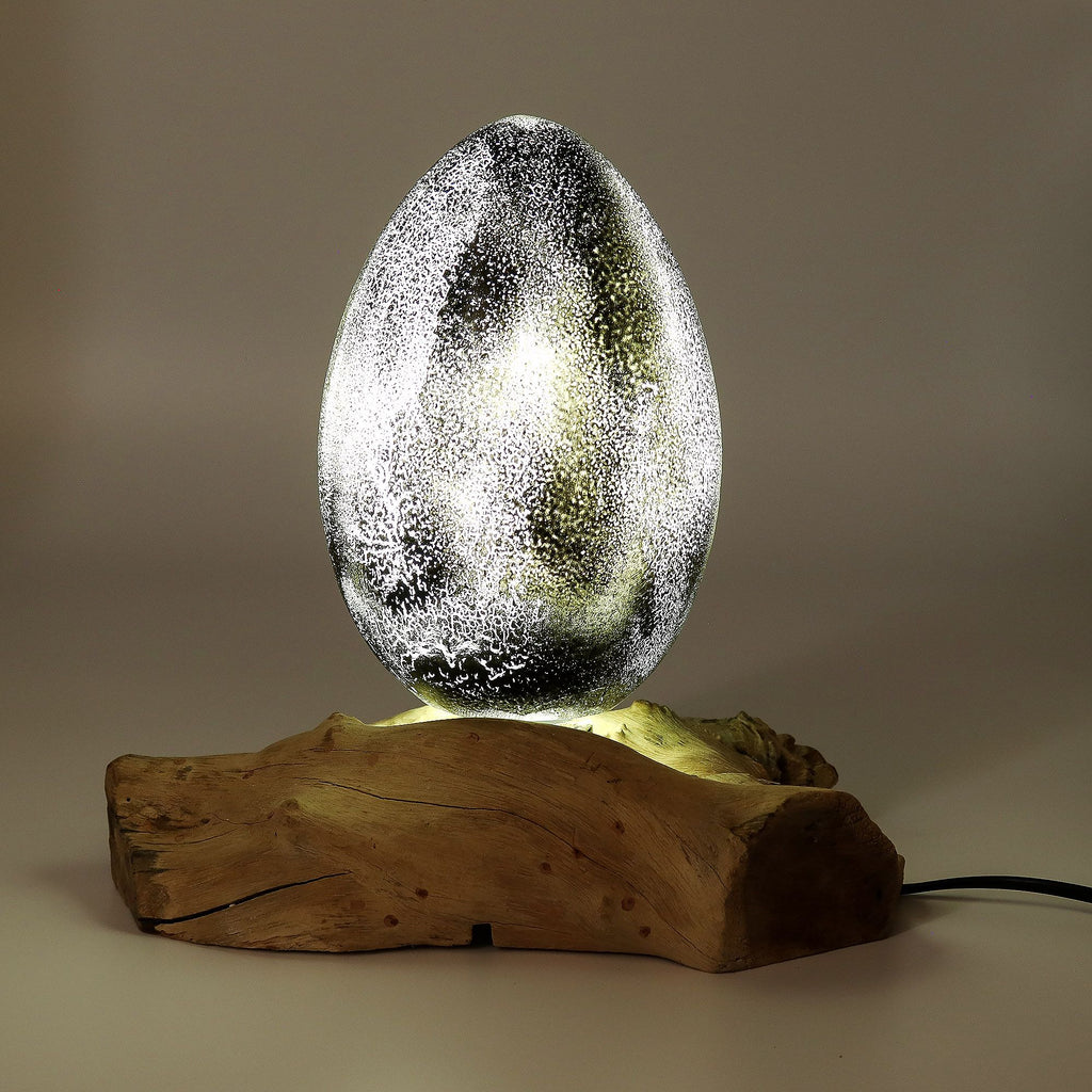 * Lampe DriftGlow Crackle Lava – Abat-jour œuf gris craquelé et pied en bois flotté