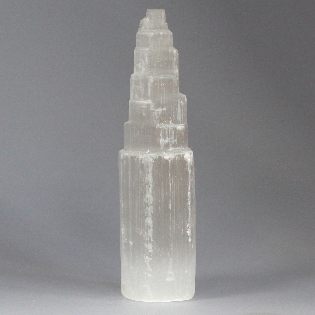 Tour en sélénite naturelle – 20 cm