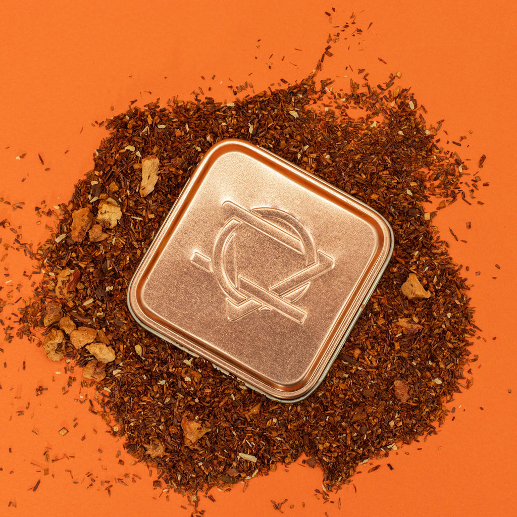 Thé Quatre Royaumes 50g – Infusion Rooibos Pomme Cannelle Noix de Coco | Boîte Métallique