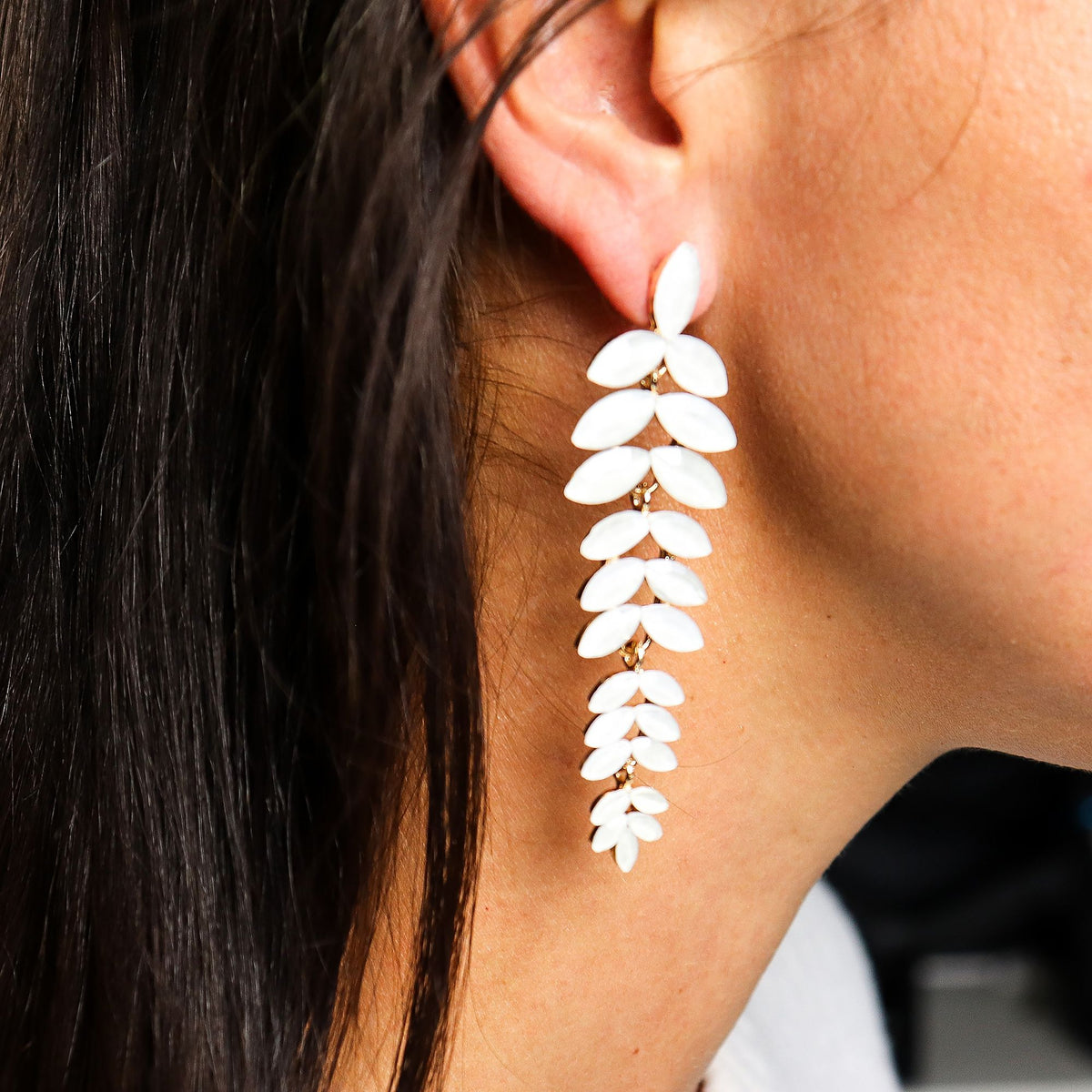 * Boucles d’oreilles longues pendantes en verre vintage – Teinte perle