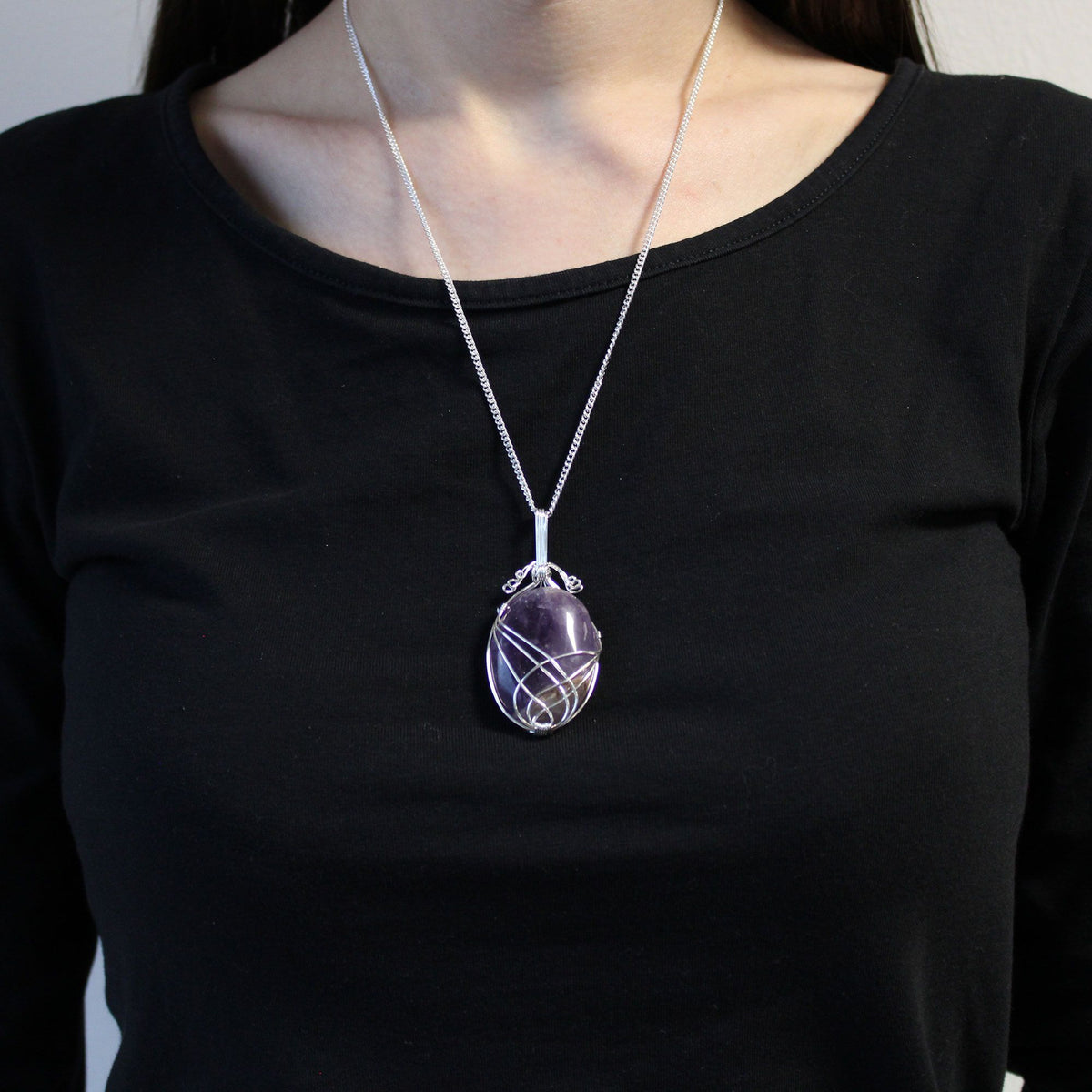 Collier en améthyste sertie en spirale