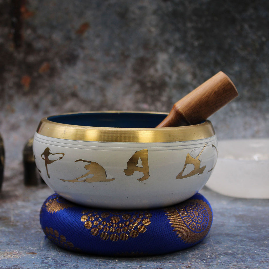 * Grand coffret de bol chantant blanc et bleu aux postures de yoga, 14 cm