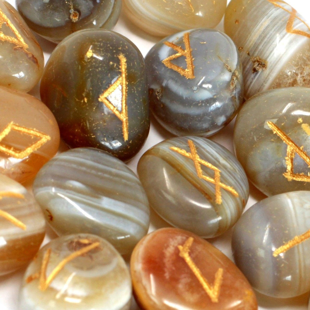 Set de Pierres Runiques en Pochette – Agate Rubée