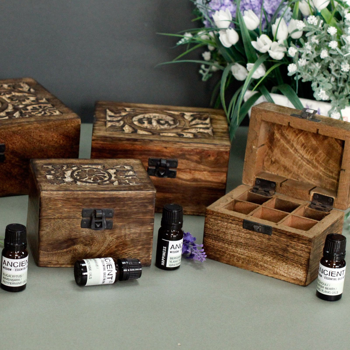 * Coffret d’aromathérapie en bois de manguier – Motifs floraux – 32 flacons