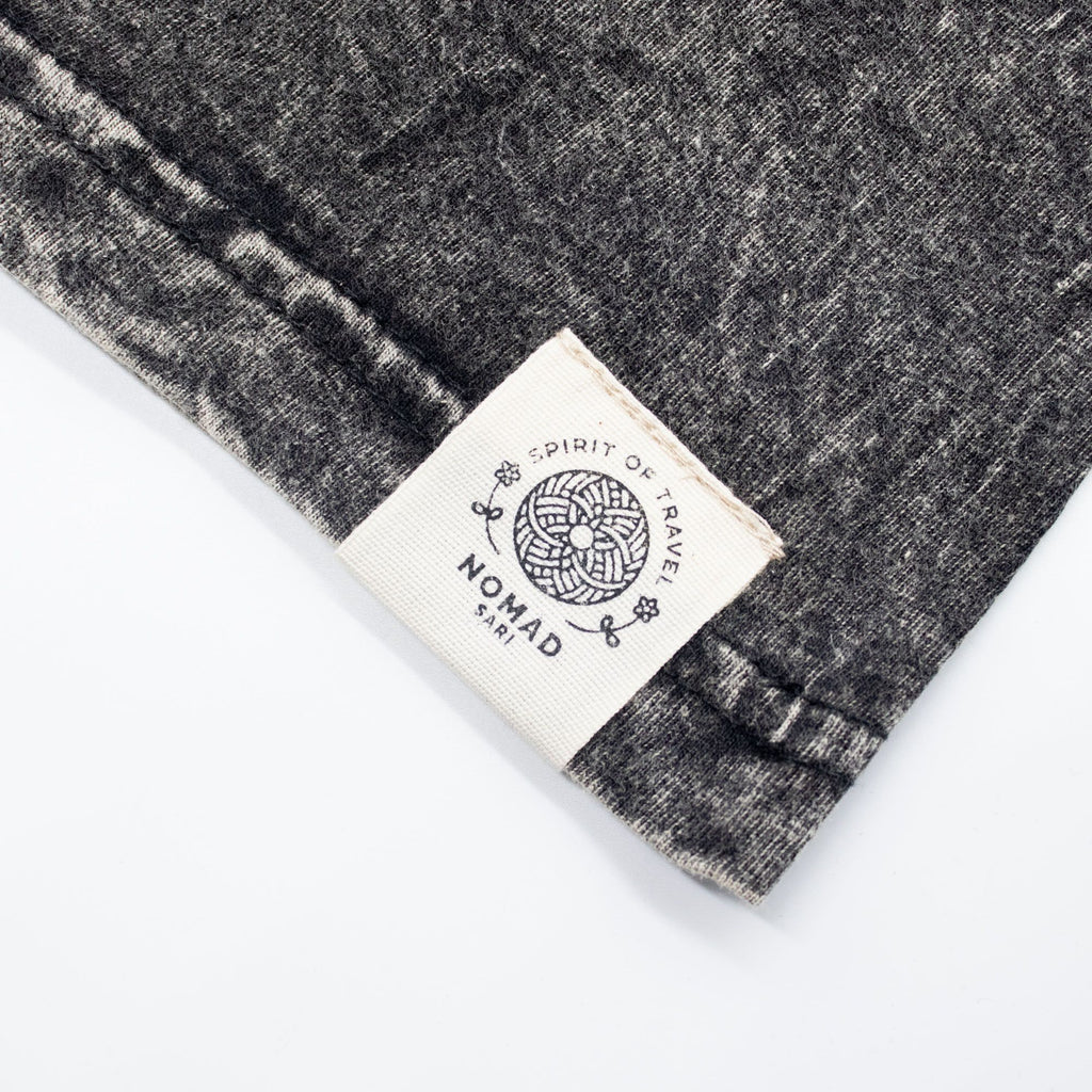* T-Shirt en Coton Délavé Nomad Sari – Boussole de Vie – Anthracite – S